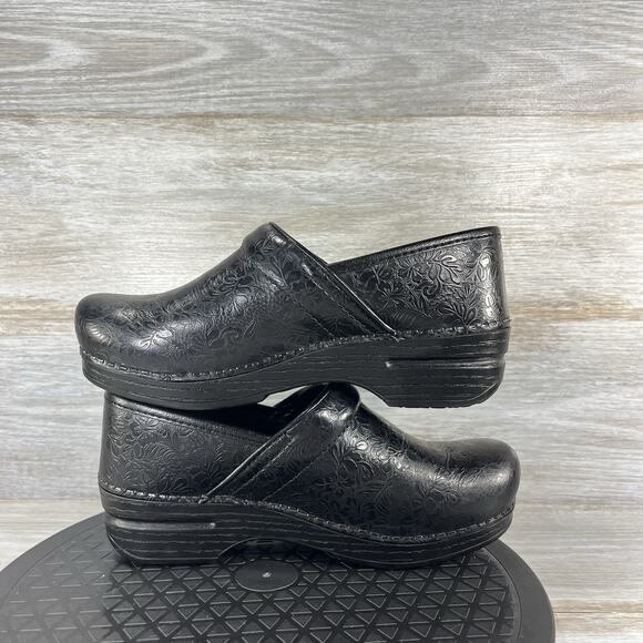 Dansko Women’s XP 2.0 Black Floral Tooled Leather Clogs Size EU 37 US 7 - Picture 8 of 9
